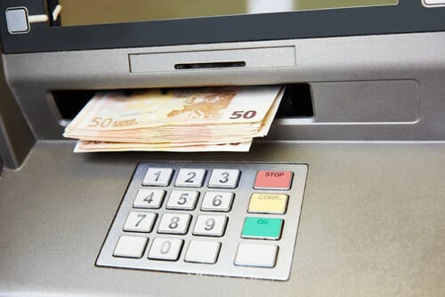 お金が入ったフランスのATM。 お金が入ったフランスのATM。