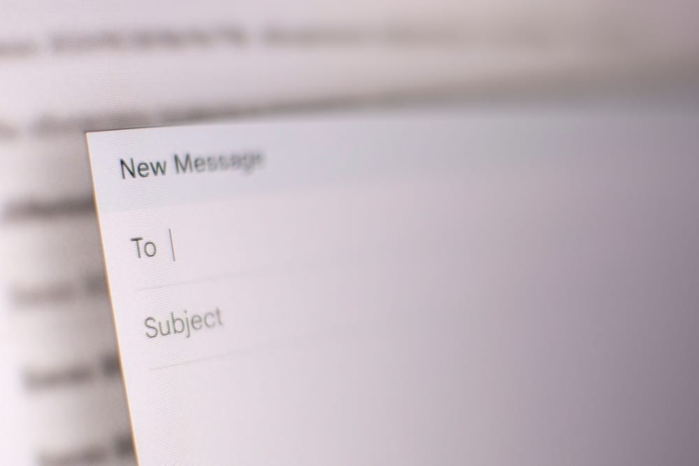 空白の電子メール作成ウィンドウをクローズアップすると、「宛先」と「件名」のフィールドが表示され、フランスから招待状を送る準備をしているときのような感じで、キーを 1 回押すだけで無限の可能性が広がります。. 空白の電子メール作成ウィンドウをクローズアップすると、「宛先」と「件名」のフィールドが表示され、フランスから招待状を送る準備をしているときのような感じで、キーを 1 回押すだけで無限の可能性が広がります。.